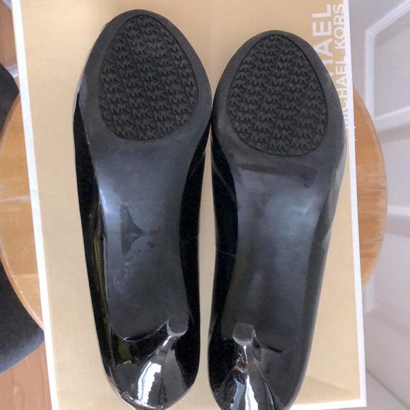Patent black leather Michael Kors shoes - Picture 3 of 6